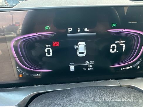 Used 2025 Kia Telluride S FWD image 17