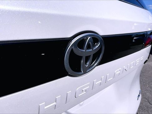 Certified 2024 Toyota Grand Highlander XLE AWD/4WD image 30