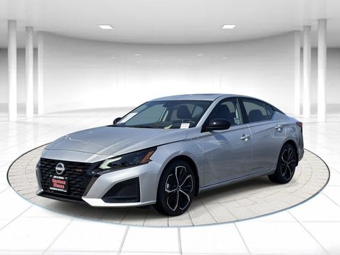 Certified 2025 Nissan Altima 2.5 SR w/ SR Premium Package FWD image 1