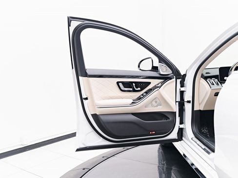 Used 2024 Mercedes-Benz S 580e 4MATIC Sedan image 34