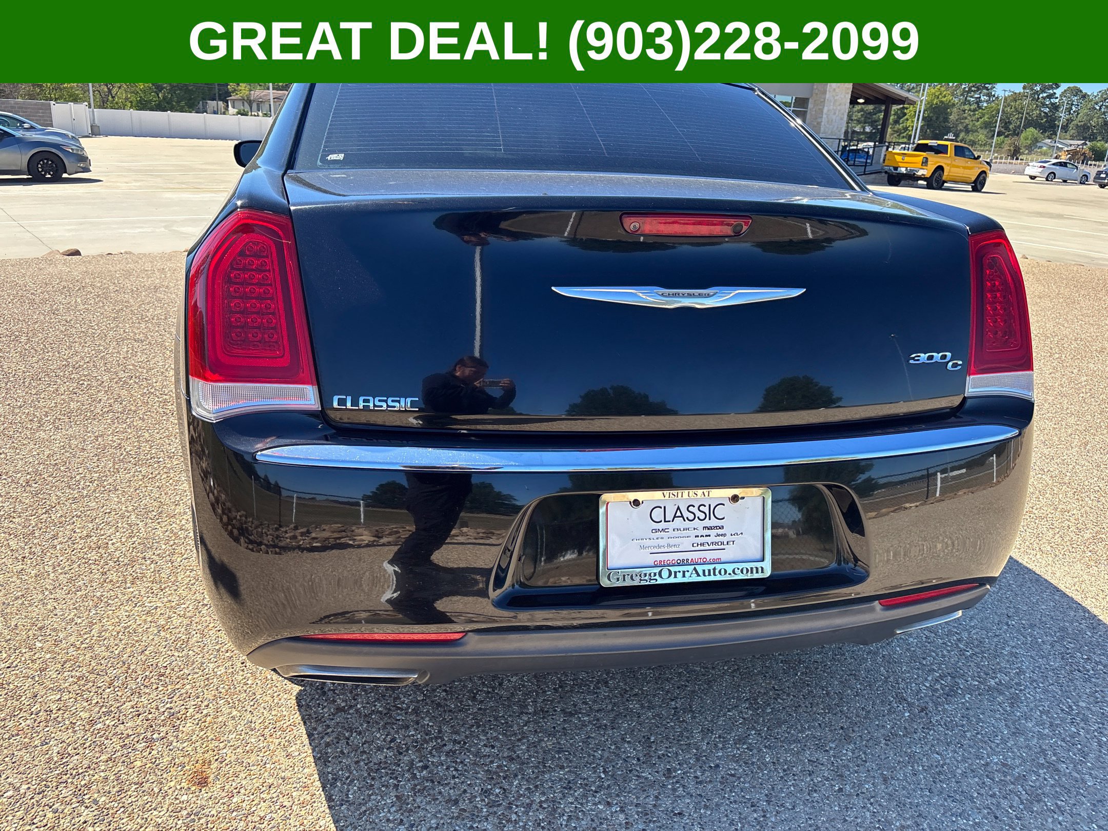 Used 2016 Chrysler 300 C RWD image 7