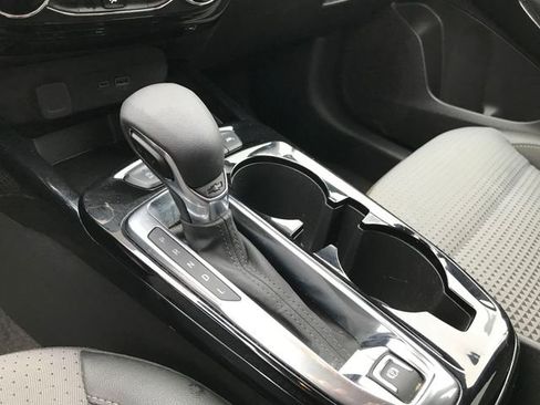 Used 2025 Chevrolet Trax LT image 5