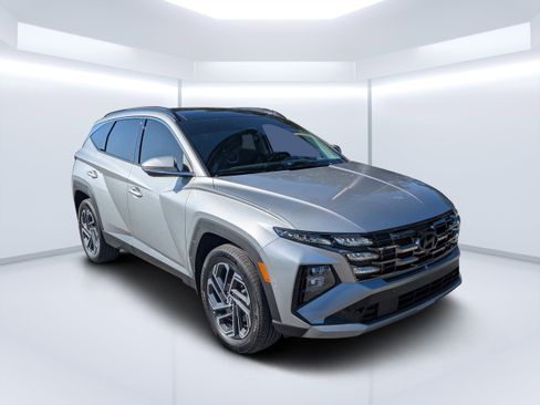 Certified 2025 Hyundai Tucson Limited image 1