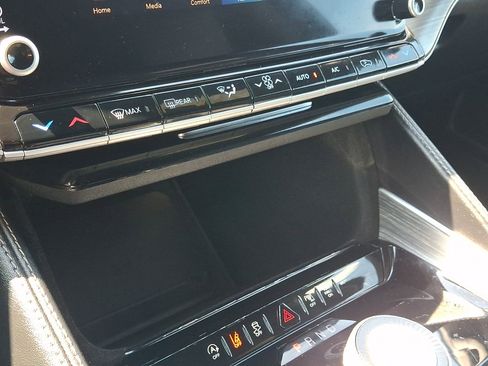 Used 2024 Jeep Wagoneer Series II w/ Flexible Seating Group AWD/4WD image 29