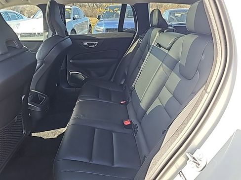 Used 2025 Volvo V60 B5 Cross Country Plus image 11