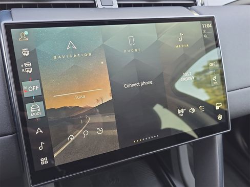 Used 2025 Land Rover Discovery Sport S image 21