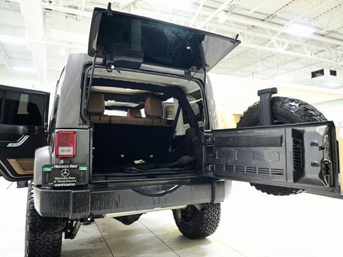 Used 2017 Jeep Wrangler Unlimited Rubicon w/ Dual Top Group image 22