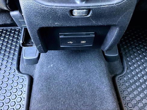 Used 2020 Jeep Cherokee Latitude Plus w/ Cold Weather Group AWD/4WD image 35