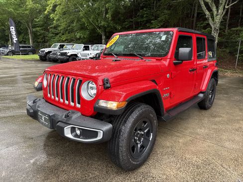 Used 2022 Jeep Wrangler Unlimited Sahara AWD/4WD image 3