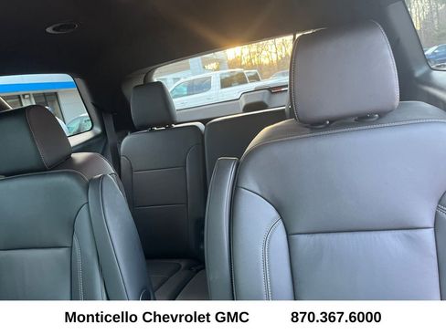 Used 2023 Chevrolet Traverse LT w/ LT Premium Package image 24