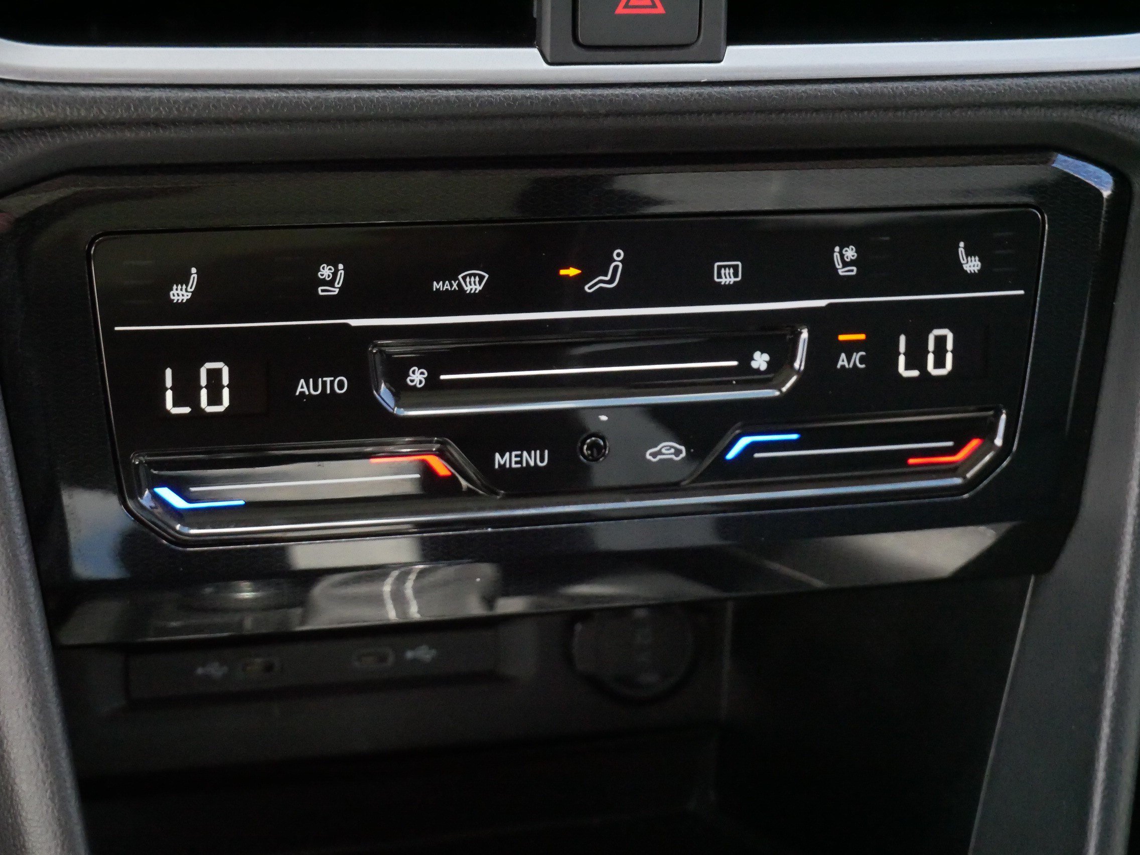 Certified 2025 Volkswagen Taos SEL AWD/4WD image 23