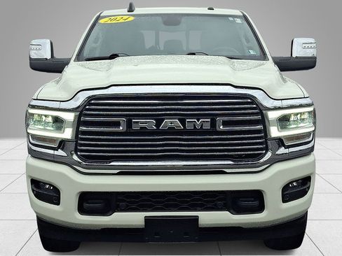 Used 2024 RAM 3500 Laramie AWD/4WD image 3