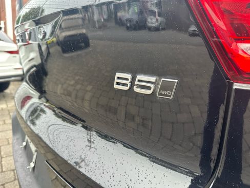 Used 2023 Volvo XC40 B5 Plus w/ Protection Package Premier AWD/4WD image 32