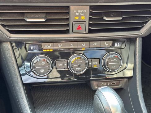 Used 2020 Volkswagen Jetta SE w/ SE Cold Weather Package image 32