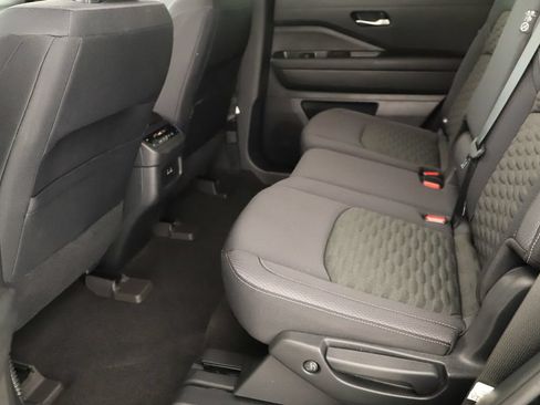 Used 2022 Nissan Pathfinder SV AWD/4WD image 31
