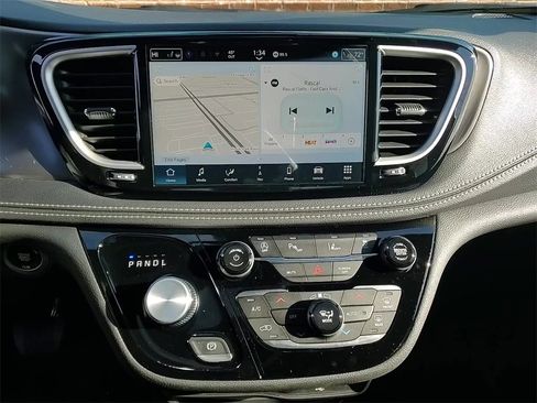 New 2026 Chrysler Pacifica Select image 16