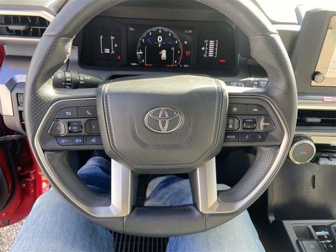 Used 2025 Toyota 4Runner SR5 image 32