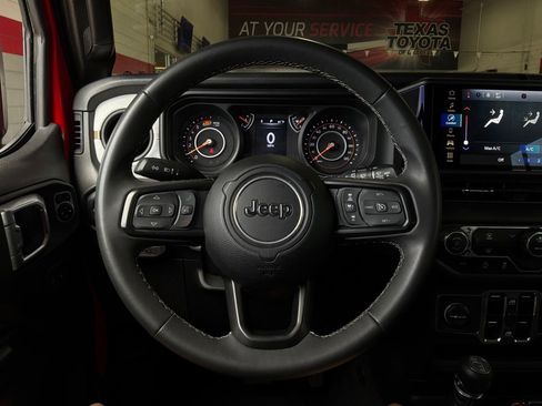 Used 2025 Jeep Wrangler Unlimited Sport AWD/4WD image 30