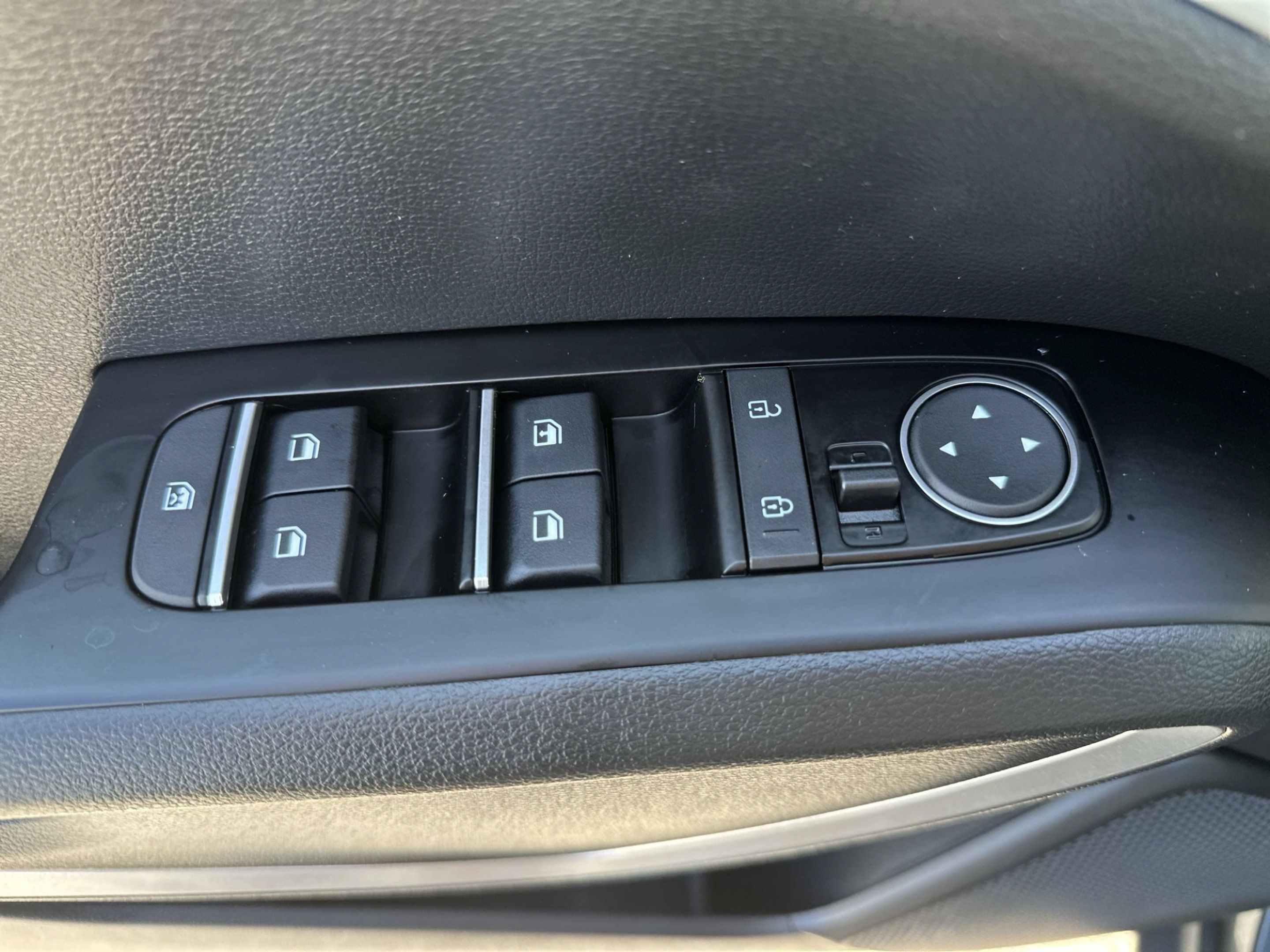 Used 2025 Kia Soul LX FWD image 15