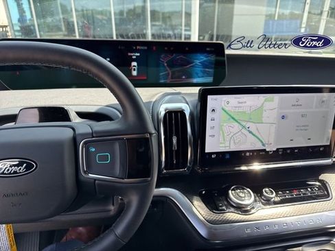 Used 2026 Ford Expedition Max Platinum w/ Stealth Appearance Package image 2