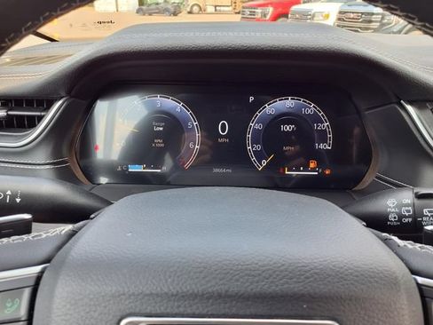 Used 2023 Jeep Grand Cherokee Limited AWD/4WD image 16