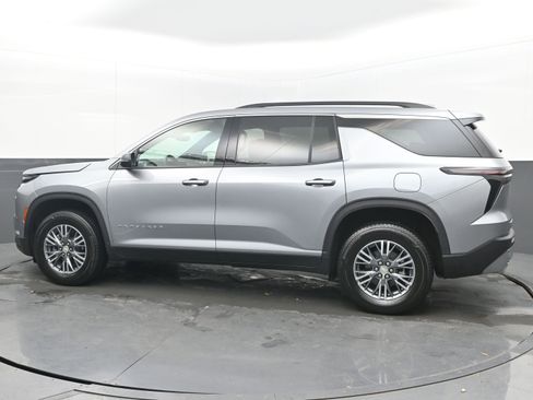 Used 2025 Chevrolet Traverse LT image 7