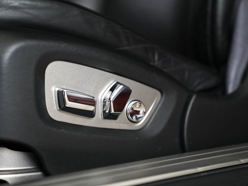 Used 2020 Rolls-Royce Dawn image 14