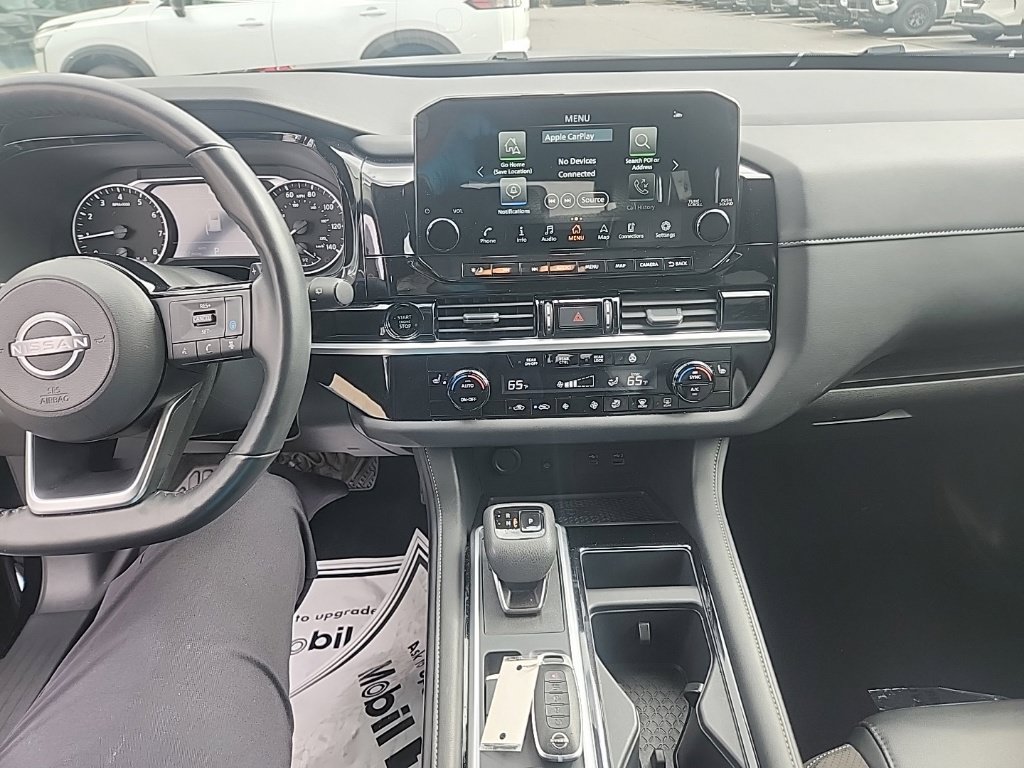 Used 2025 Nissan Pathfinder SL AWD/4WD image 17