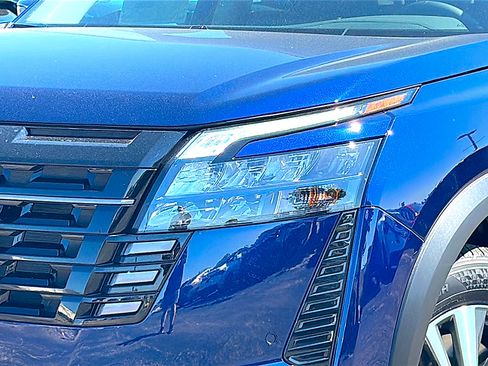 New 2026 Nissan Pathfinder SL FWD image 4
