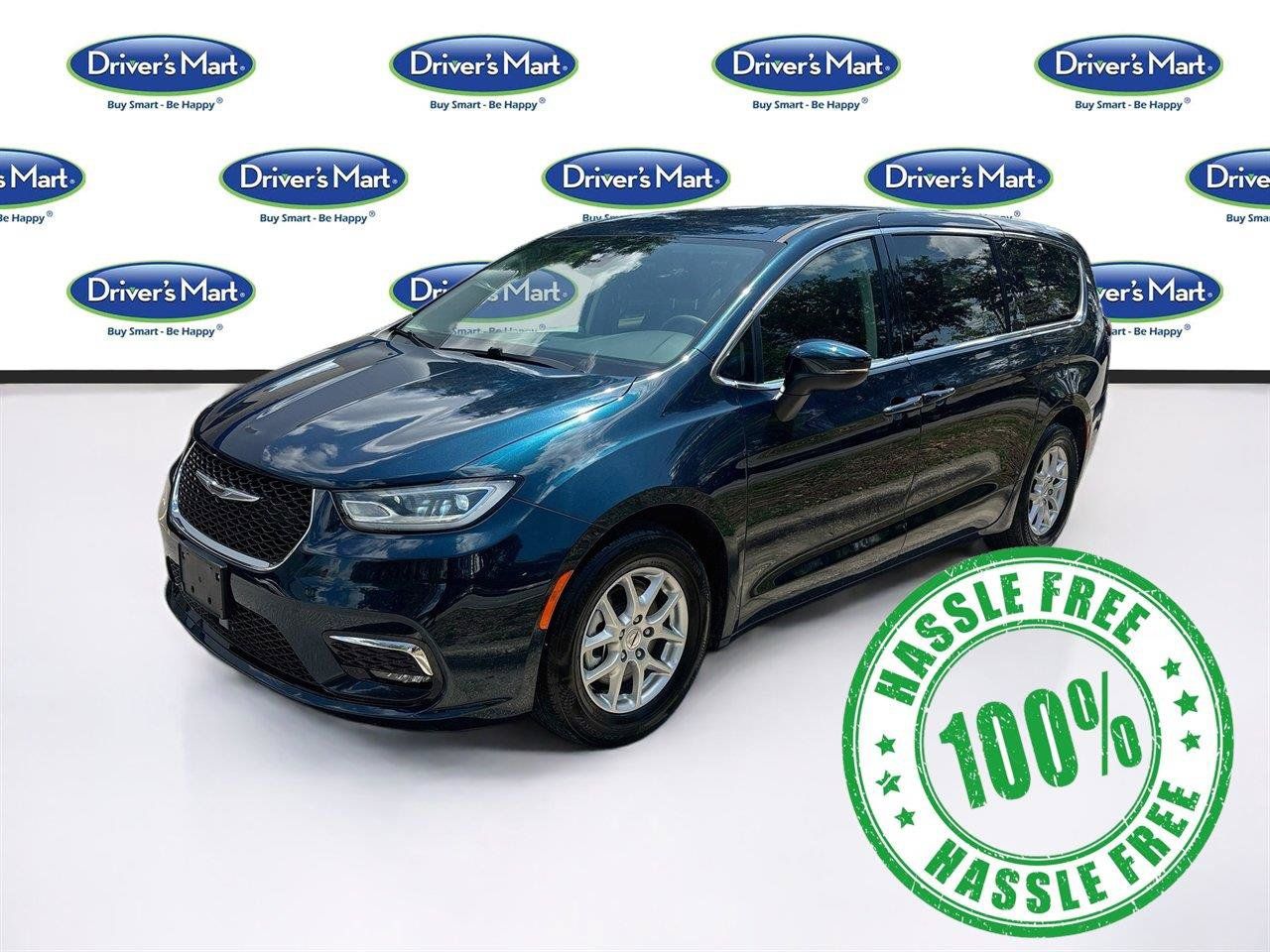 Used 2023 Chrysler Pacifica Touring-L FWD image 3