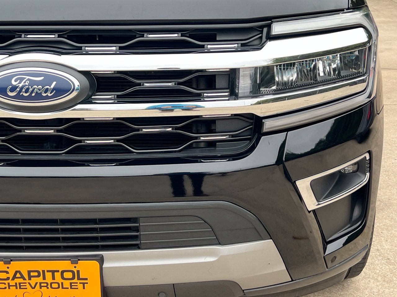Used 2024 Ford Expedition Limited RWD image 9