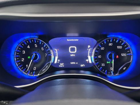 Used 2025 Chrysler Pacifica Select AWD/4WD image 16