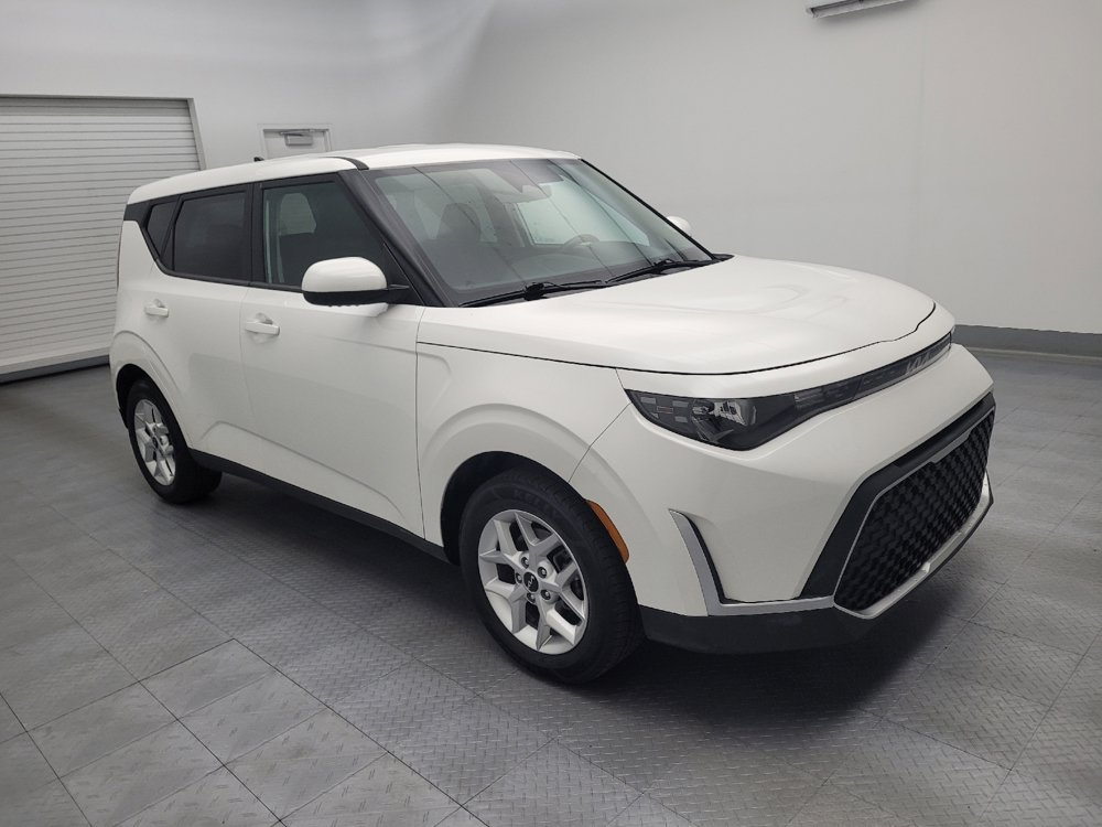 Used 2025 Kia Soul LX w/ LX Technology Package FWD image 11