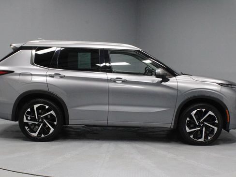 Used 2023 Mitsubishi Outlander SEL AWD/4WD image 11