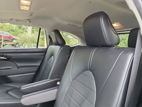 Certified 2023 Toyota Highlander Limited image 23