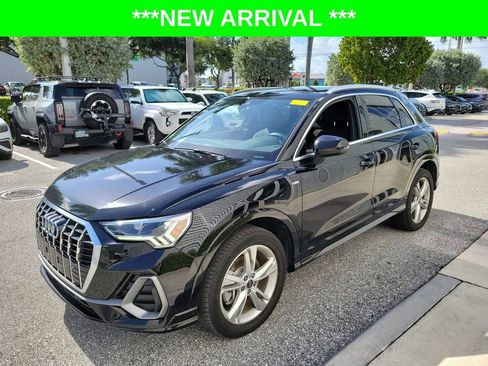 Used 2024 Audi Q3 2.0T Premium w/ Convenience Package AWD/4WD image 2