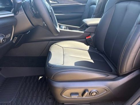 New 2026 Jeep Grand Cherokee Limited w/ Limited Altitude Package AWD/4WD image 9