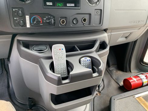 Used 2010 Ford E-450 and Econoline 450 Super Duty RWD image 27