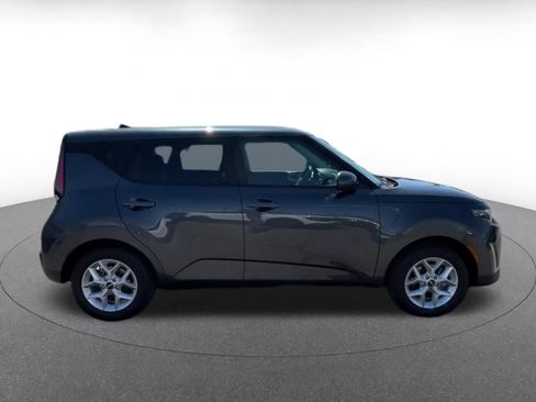 Used 2025 Kia Soul LX w/ LX Technology Package FWD image 16