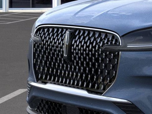 New 2025 Lincoln Aviator AWD image 17
