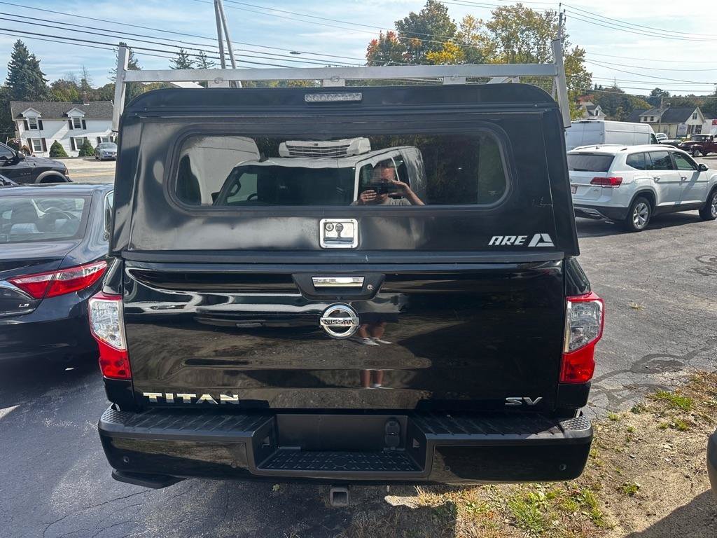Used 2020 Nissan Titan SV w/ SV Convenience Package RWD image 4