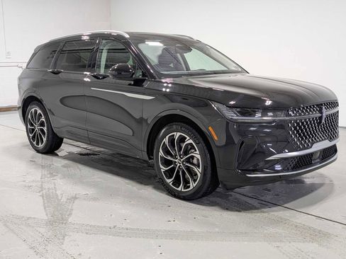 Certified 2025 Lincoln Nautilus Reserve image 6