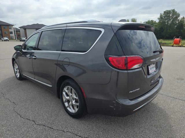 Used 2019 Chrysler Pacifica Limited w/ Advanced Safetytec Group FWD image 11