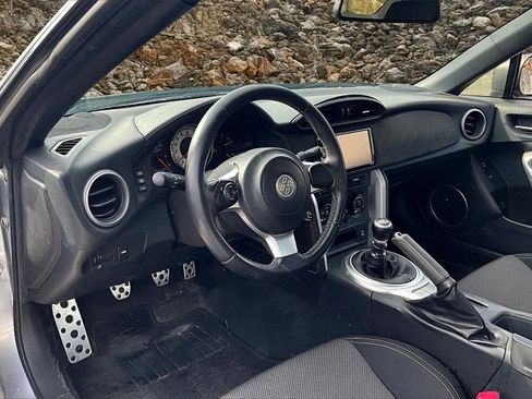 Used 2018 Toyota 86 image 11