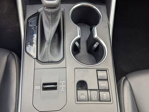 Used 2023 Toyota Highlander XLE image 9