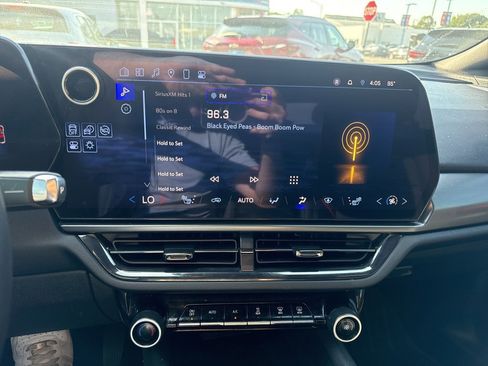 Used 2025 Chevrolet Equinox EV RS image 26