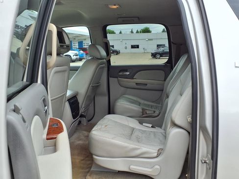 Used 2008 Chevrolet Suburban LT w/ LT Preferred Equipment Group RWD image 13