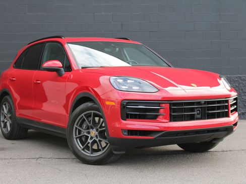 Certified 2024 Porsche Cayenne image 8