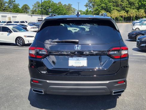 Used 2025 Honda Pilot Sport image 3