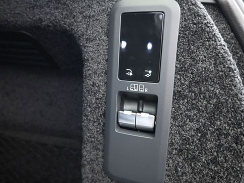 New 2025 Land Rover Range Rover SE AWD/4WD image 17